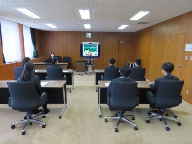 職場見学の様子（業務説明）